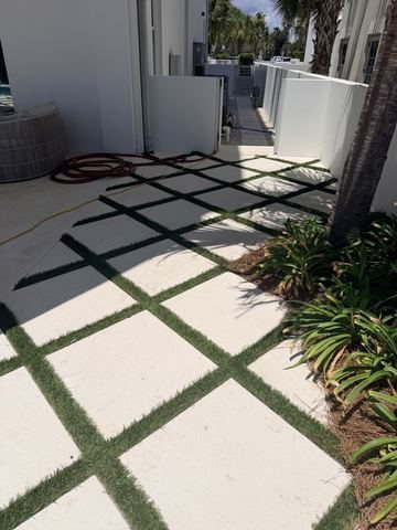 Paver patio and courtyard built by Fénix Paver Landscape, 30A FL