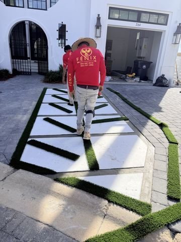 Fénix Paver Landscape crew installing pavers, Emerald Coast FL
