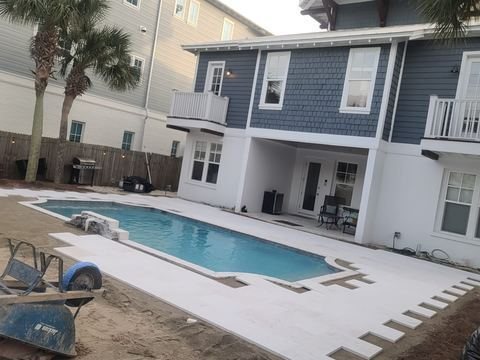 Travertine pool deck and pool pavers installed by Fénix Paver Landscape, Fort Walton Beach FL