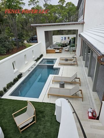 Travertine pool deck and pool pavers installed by Fénix Paver Landscape, 30A FL